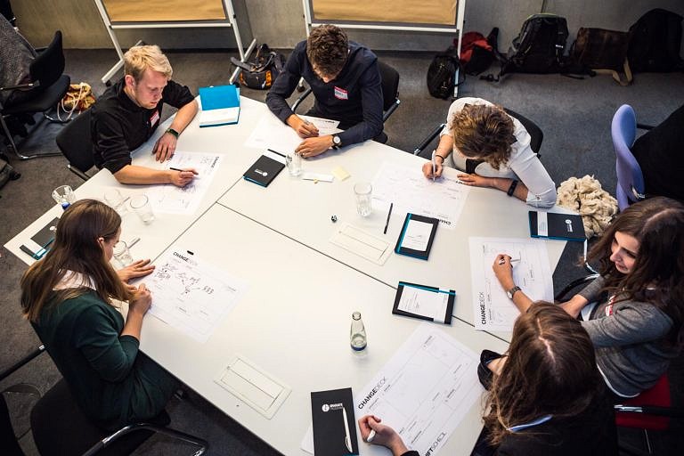 Doctoral candidate Jonas Schlund receives ZD.B-Fellowship