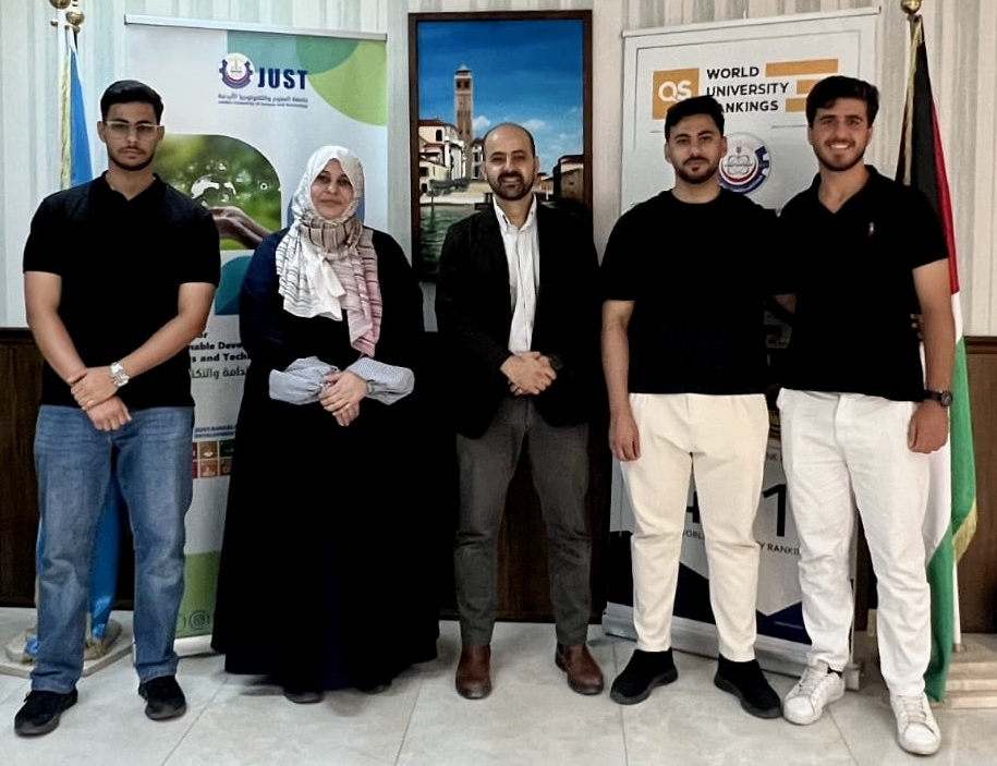 Mitglieder der JUST mit Dr. Al Sardy
